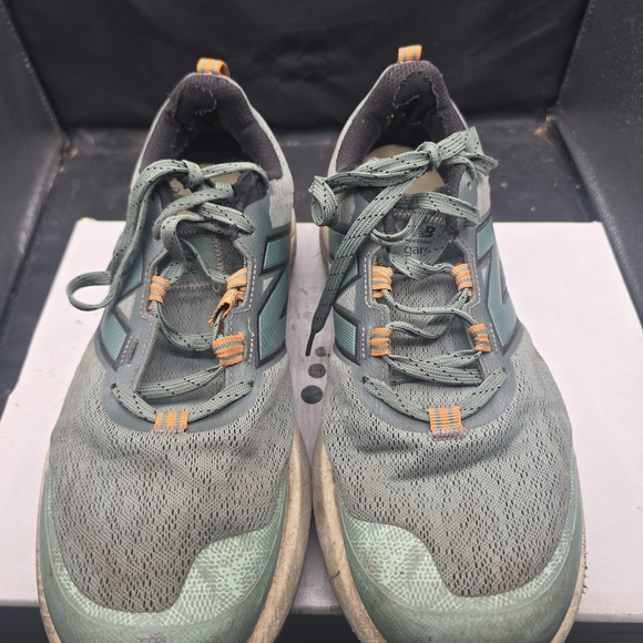 New Balance‎ Men\'s Gray and Orange Sneakers